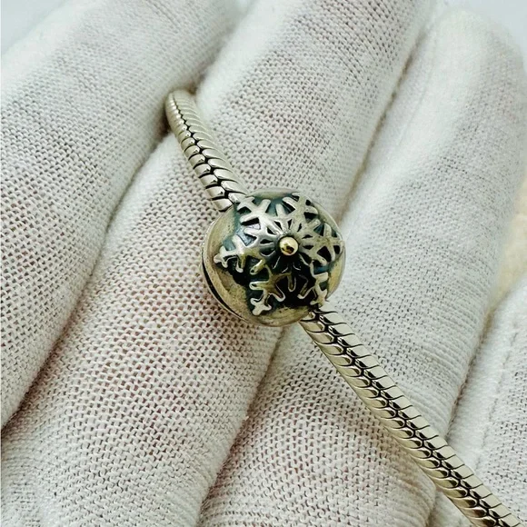 EUC Pandora 791232 Sterling Silver & 14k Gold Winter Wonderland Snowflake Clip